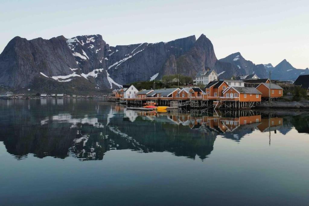 Reine Front View - Mountain & Seaview Villa ภายนอก รูปภาพ