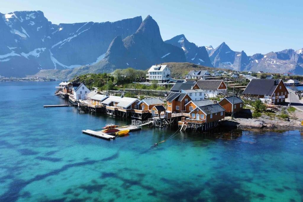 Reine Front View - Mountain & Seaview Villa ภายนอก รูปภาพ