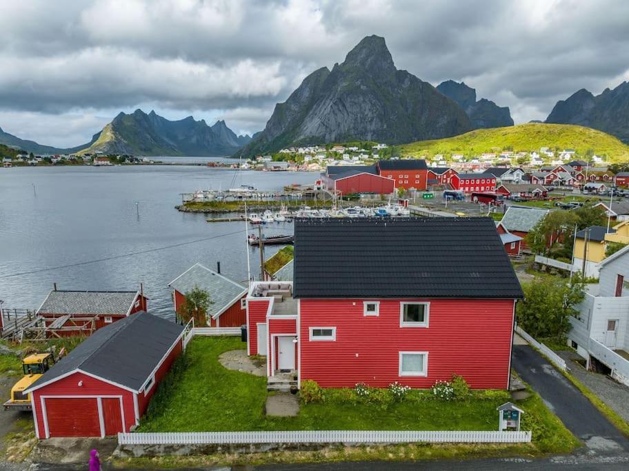Reine Front View - Mountain & Seaview Villa ภายนอก รูปภาพ