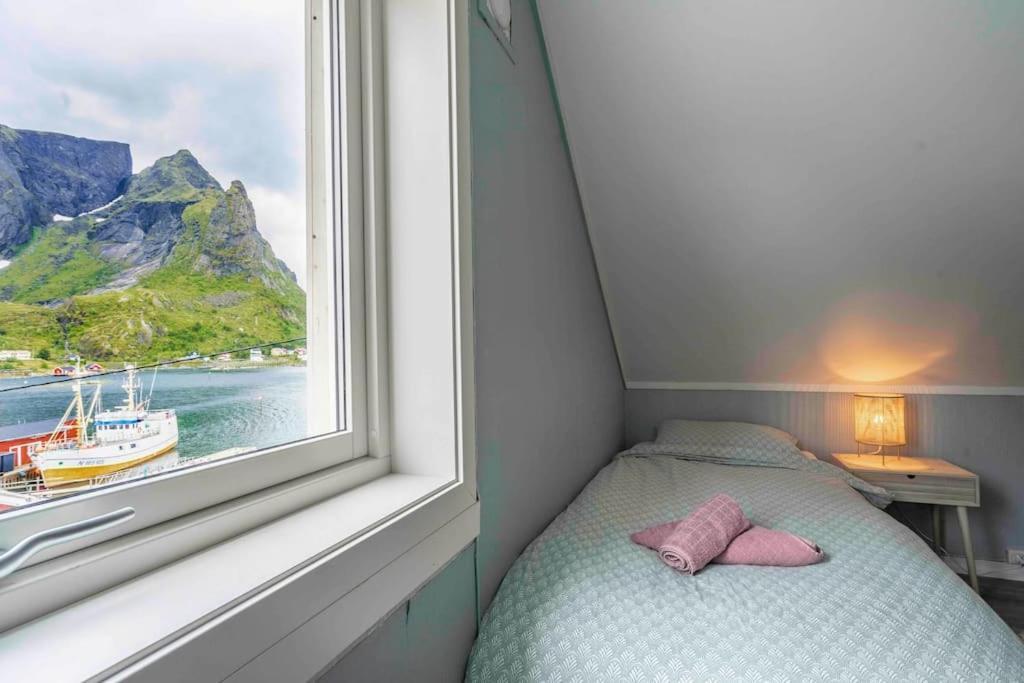 Reine Front View - Mountain & Seaview Villa ภายนอก รูปภาพ