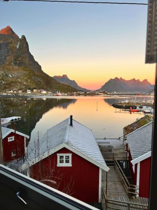 Reine Front View - Mountain & Seaview Villa ภายนอก รูปภาพ