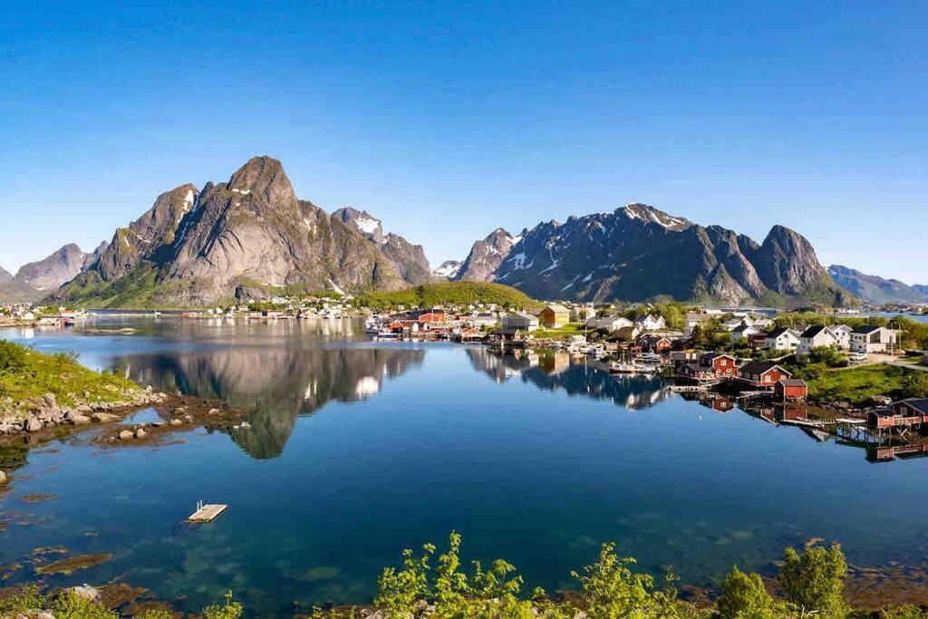 Reine Front View - Mountain & Seaview Villa ภายนอก รูปภาพ