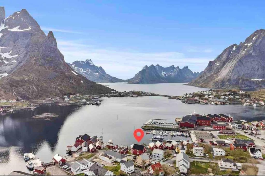 Reine Front View - Mountain & Seaview Villa ภายนอก รูปภาพ