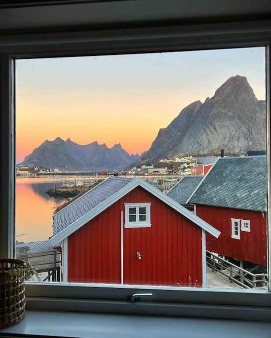 Reine Front View - Mountain & Seaview Villa ภายนอก รูปภาพ