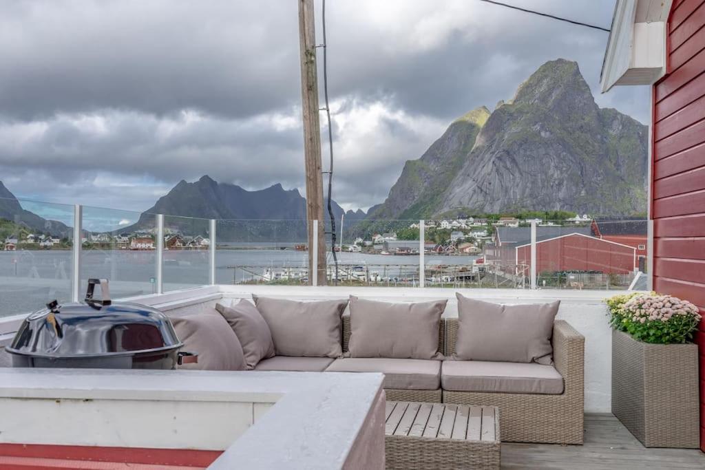 Reine Front View - Mountain & Seaview Villa ภายนอก รูปภาพ