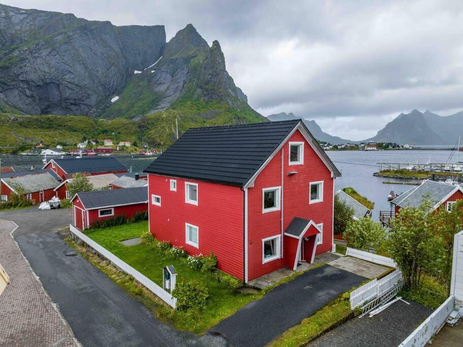 Reine Front View - Mountain & Seaview Villa ภายนอก รูปภาพ