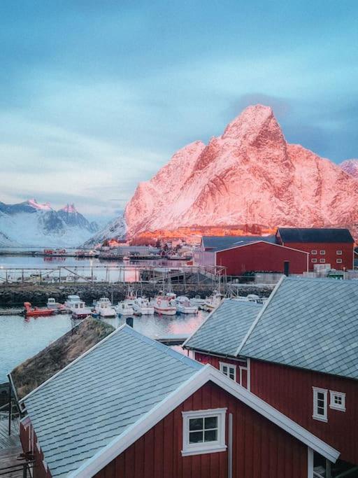 Reine Front View - Mountain & Seaview Villa ภายนอก รูปภาพ